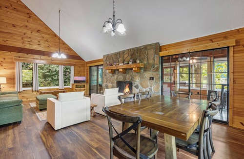 Gatlinburg - Pigeon Forge Cabin | River Oasis