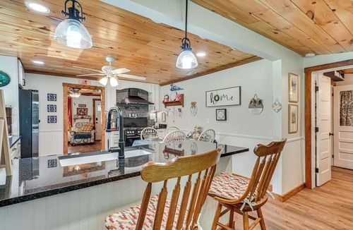Townsend Cottage | Riverfront Cabin - 6 Mi to Great Smoky Mtns NP!