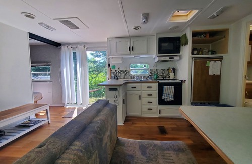 Killaloe House | Riverfront Caravan seconds from Bonnechere Provincial Park