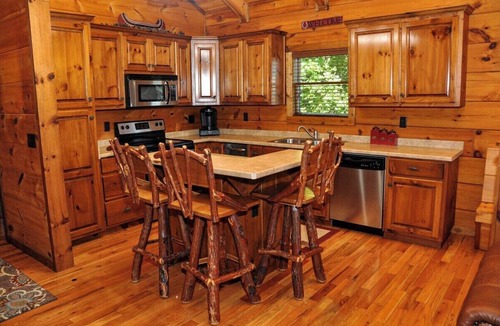 Murphy Cabin | Riverfront Lodge Wifi, Folk School, Casino, Close to Town, HOT TUB