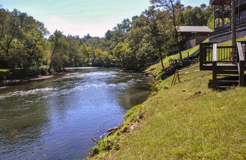 Murphy Cabin | Riverfront Lodge Wifi, Folk School, Casino, Close to Town, HOT TUB