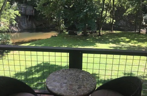 Hot Springs Cabin | Riverfront! Private, short walk to town