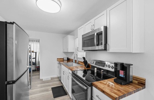 Mount Vernon House | Riverfront Suite! Wi-Fi included!