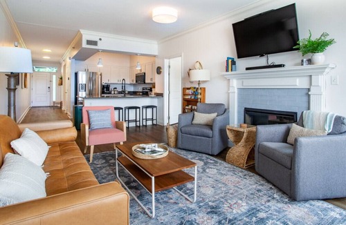 Knoxville Condo | Riverside Condo - Downtown & River Views/Access!