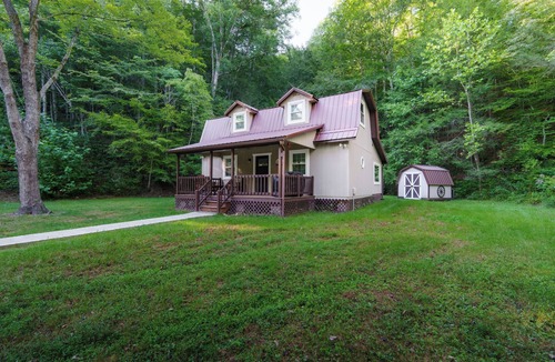 West Liberty Cabin | Riverstone Cabin and Retreat in West Liberty, KY. Near Cave Run Lake