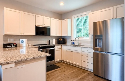 Knoxville Villa | Riverview Retreat: Neyland Stadium – sleeps 10
