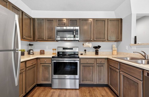 Columbus Apartment | Roadmap Lodging: Central L, 2BR Downtown Apartment, Monthly