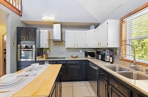 Utica House | Rock & Roll Riverhouse | Pool | Mins to Louisville