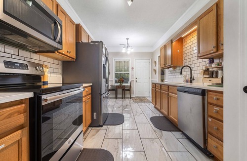 Mount Berry House | Rocky 2, Newer, 3 BR 2 Bath, Pool, Hot Tub, Tennis Center