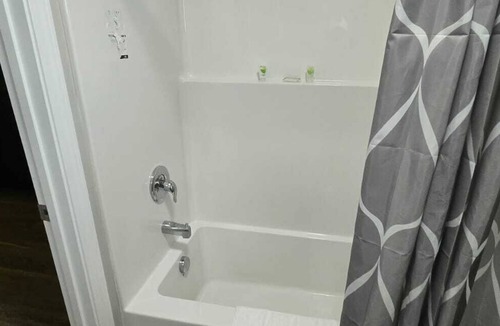 Redwood Hotel | Rocky Mount Motel near Hwy 220