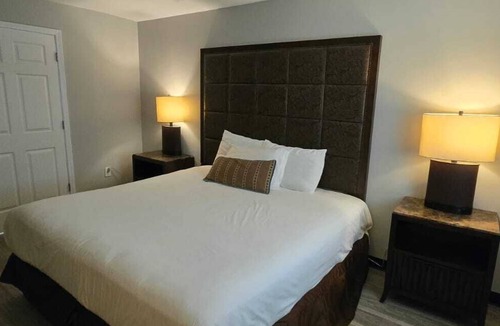 Redwood Hotel | Rocky Mount Motel near Hwy 220