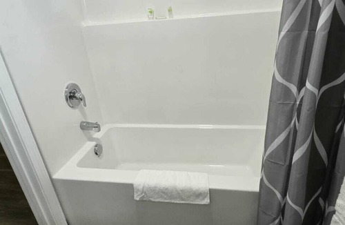 Redwood Hotel | Rocky Mount Motel near Hwy 220