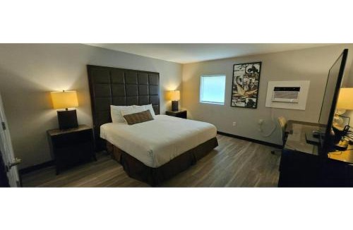 Redwood Hotel | Rocky Mount Motel near Hwy 220