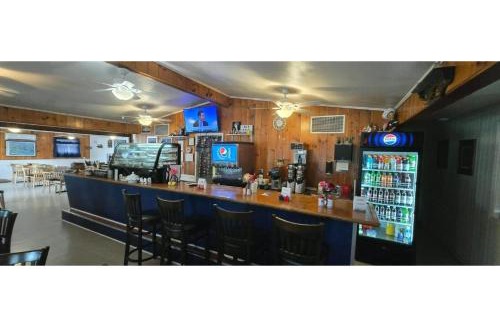 Redwood Hotel | Rocky Mount Motel near Hwy 220