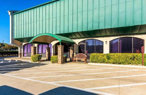 Richmond Hotel | Rodeway Inn Central