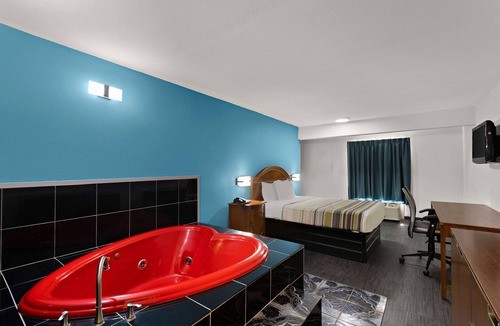 Commerce Hotel | Rodeway Inn Commerce