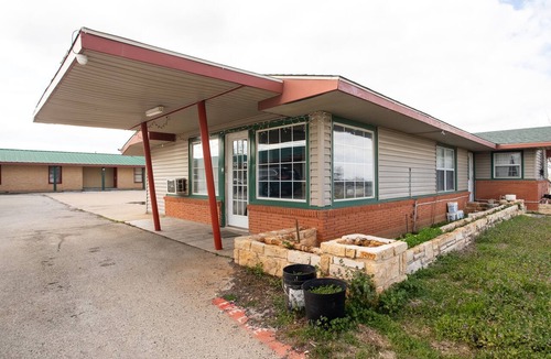 Jacksboro Hotel | Rodeway Inn