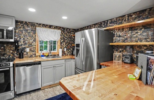 Briar Crest Woods Cabin | Romantic A-Frame - Hot Tub - Pets Welcome