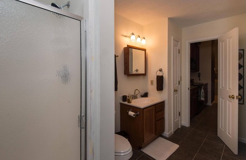 Nashville Cottage | Romantic Cottage for Two | Hot Tub, Fireplace & Near Nashville 1 BR, 1BA