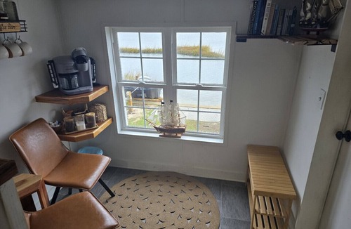 Cedar Point House | Romantic Getaway with a jon boat, Kayaks, and three miles to the beach