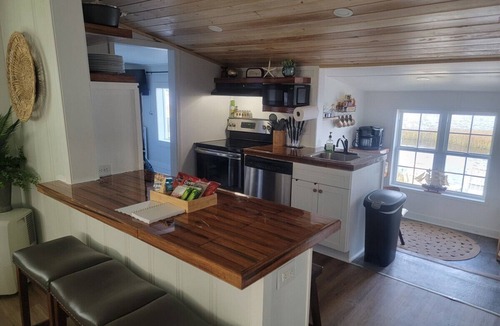 Cedar Point House | Romantic Getaway with a jon boat, Kayaks, and three miles to the beach