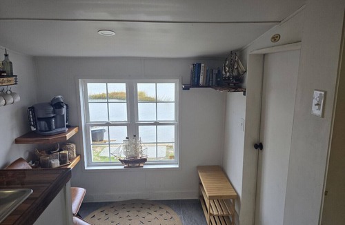 Cedar Point House | Romantic Getaway with a jon boat, Kayaks, and three miles to the beach