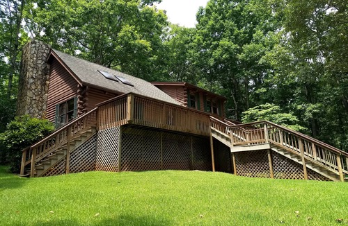 Eatonton House | Romantic Lakefront Log Home in Lake Oconee
