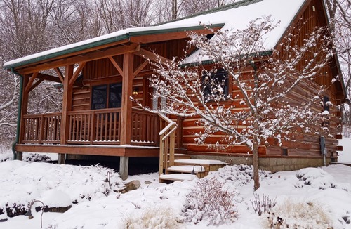 Stockwell Cabin | Romantic log cabin getaway--45 min NW of Indianapolis