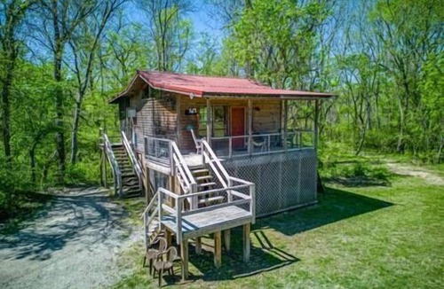 Norfork Cabin | Romantic Peaceful Getaway Cabin w/Hot Tub