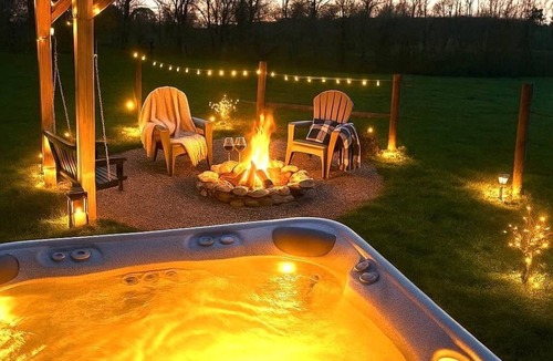 Madison House | Romantic Private Retreat 5 min from downtown with hot tub, firepit, grill