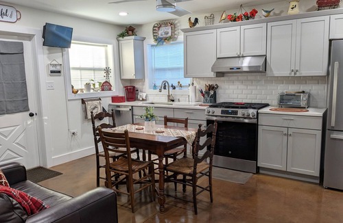 Loudon Apartment | Romantic Secluded Retreat! 1 Bedroom Barndominium- Adults Only