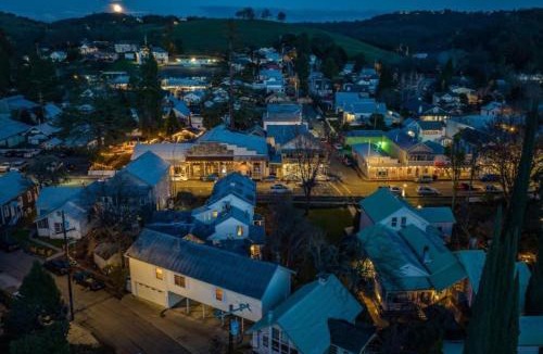 Sutter Creek Hotel | Romantic Victorian Getaway The Hideaway