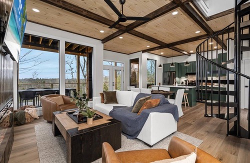 Campton Cabin | ROOFTOP DECK w/SAUNA & TREETOP PUTTING GREEN, HOT TUB, FIREPIT, & SUNSET VIEWS!
