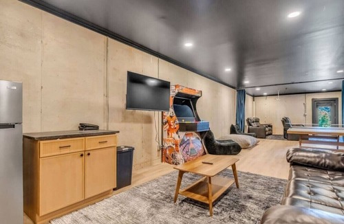 Knoxville Villa | Rooftop Oasis | Hot Tub + Game Room