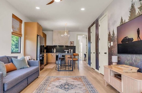 Knoxville Villa | Rooftop Oasis | Hot Tub + Game Room