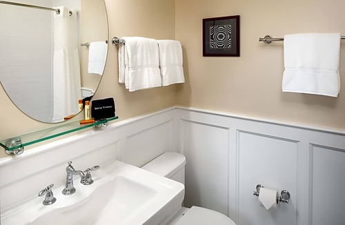 Berea Hotel | Room Close to Berea College & Kentucky Artisan Center - Stroll to Top Spots!