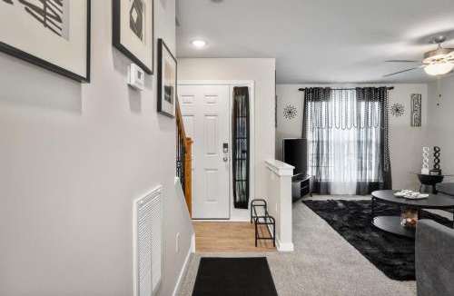 Sandston House | Roomy Getaway Elevate Your Stay, 6 Mins to RIC