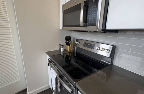 South Richmond Apartment | Root & Bloom - 2bd/2ba
