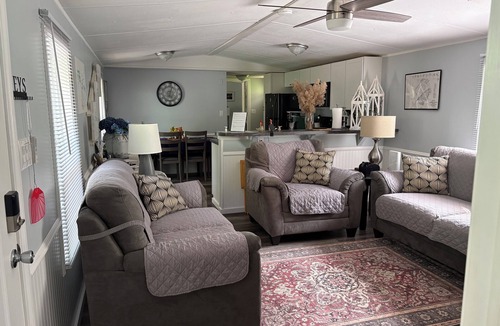 Big Creek Cottage | Rosey's Retreat Charming 2-bedroom Country Cottage in LaFollette, Tennessee WiFi