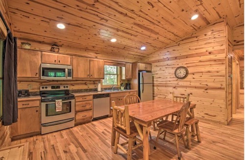 Helen Cabin | Roundabout Cabin! Pool Table! Close to Helen!