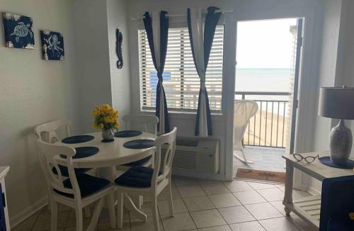 Myrtle Beach Apartment | Royal Retreat-Amazing view-King bed-1 bedroom-Full kitchen-Free parking-Self check-in