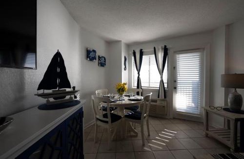 Myrtle Beach Apartment | Royal Retreat-Amazing view-King bed-1 bedroom-Full kitchen-Free parking-Self check-in