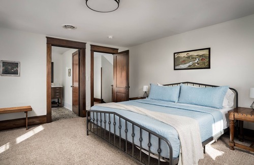 Woodstock House | Ruby's Ranch - Modern farmhouse with fully fenced yard and mountain views!