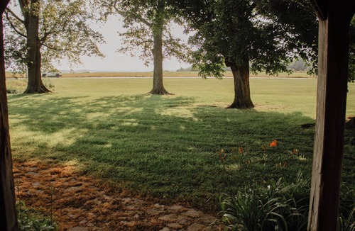 Rumsey Cabin | Rustic 1800s' Log Cabin with Modern Amenities on an Old Farm close to Owensboro