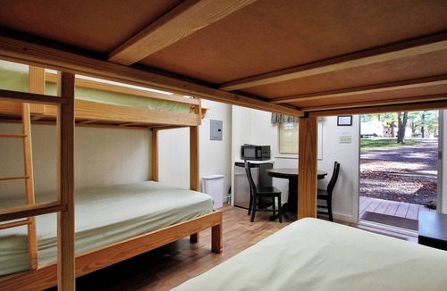 Centre Hall Cabin | Rustic Cabin 28 w/4 Beds