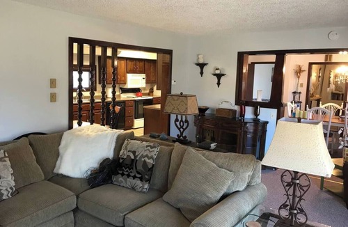 Stonefort House | Rustic charm meets modern comfort at Arsulas House