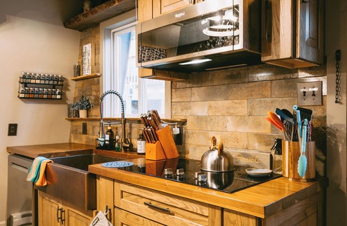 Oakland Cabin | Rustic Charm Meets Modern Boutique + Lake Central + Hot Tub, Sauna, Lake Access