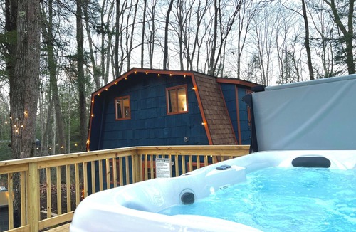 Oakland Cabin | Rustic Charm Meets Modern Boutique + Lake Central + Hot Tub, Sauna, Lake Access