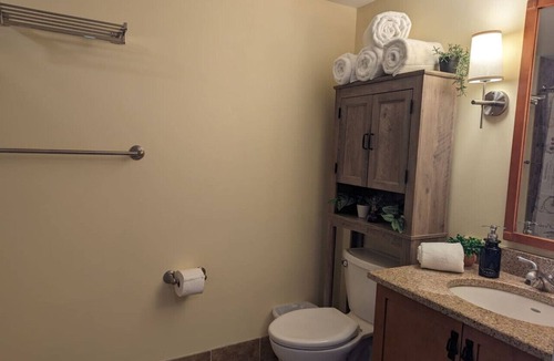 Vernon Apartment | Rustic classic spacious Studio