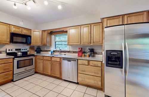 Newland Ski Chalet | Rustic, cozy chalet close to fishing & hiking - Dog Friendly